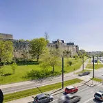 La Mome — Parking, Quartier Historique & Anime Daire
