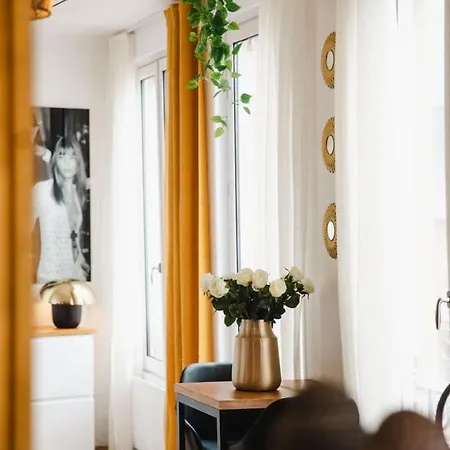 La Mome — Parking, Quartier Historique & Anime Apartment