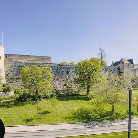 La Mome — Parking, Quartier Historique & Anime