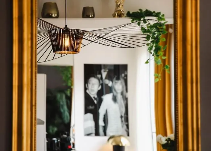 La Mome — Parking, Quartier Historique & Anime Apartment *