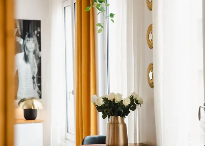 La Mome — Parking, Quartier Historique & Anime Apartment