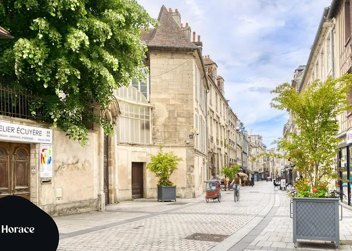 Apartment La Mome — Parking, Quartier Historique & Anime *